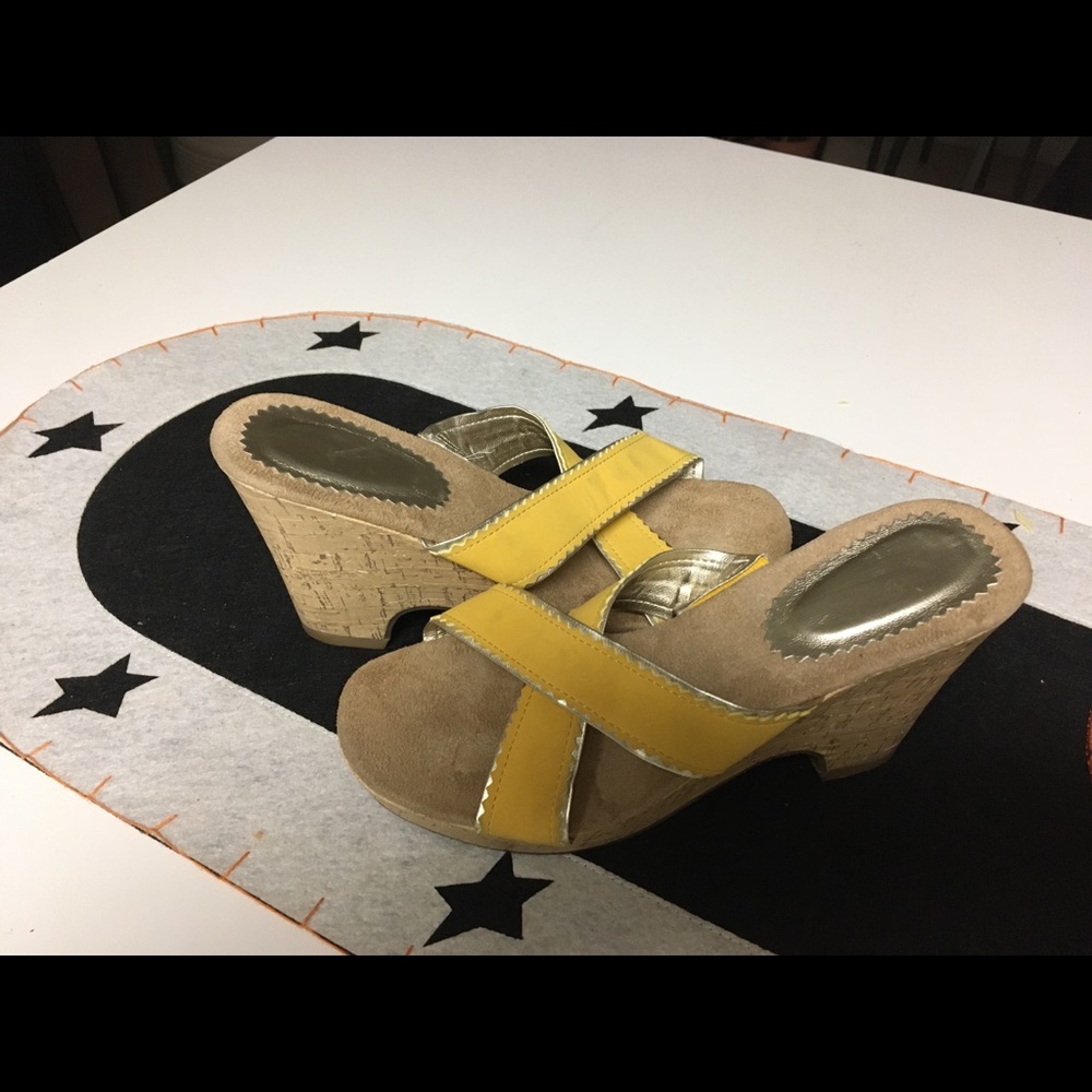X Strap Cross Design Dark Yellow & Tan Wedges Size 7